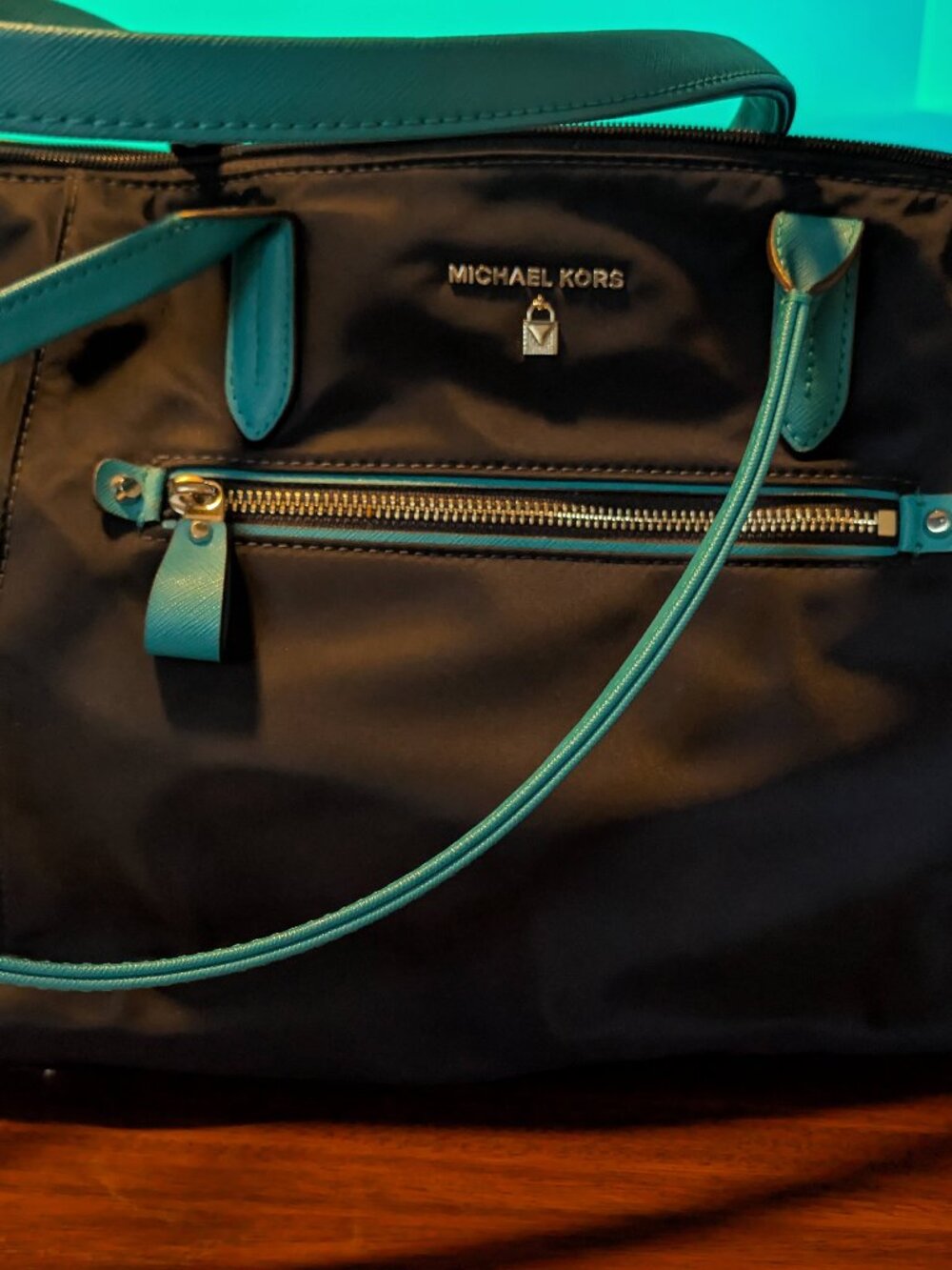 AUTHENTICATED MICHAEL KORS NYLON KELSEY HANDBAG BLACK/TURQUOISE EXCELLENT COND